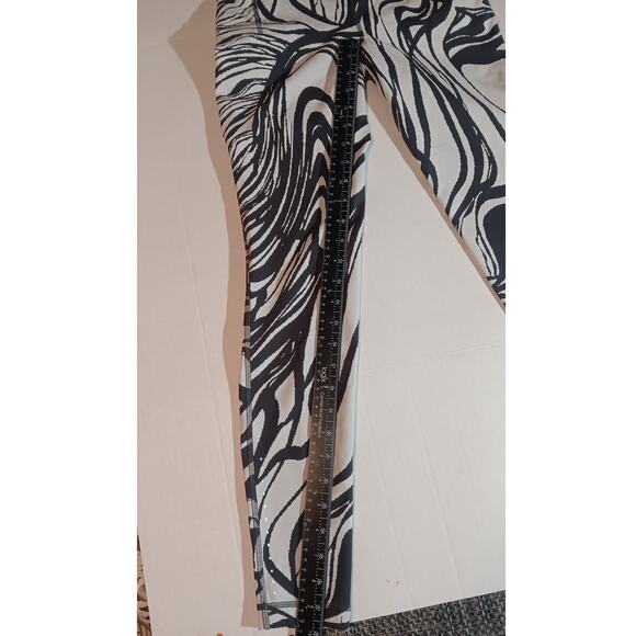 Lululemon Wunder Train 25″ High-Rise Zebra Swirl Leggings • Size 6 • Everlux - Picture 2 of 7